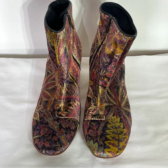 Hudson London Apisi Velvet Ankle Booties Size 39 NWOB - Picture 2 of 8